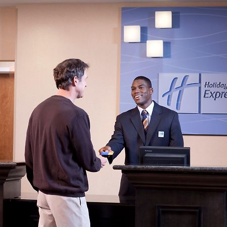 Holiday Inn Express Newton By Ihg Interiér fotografie