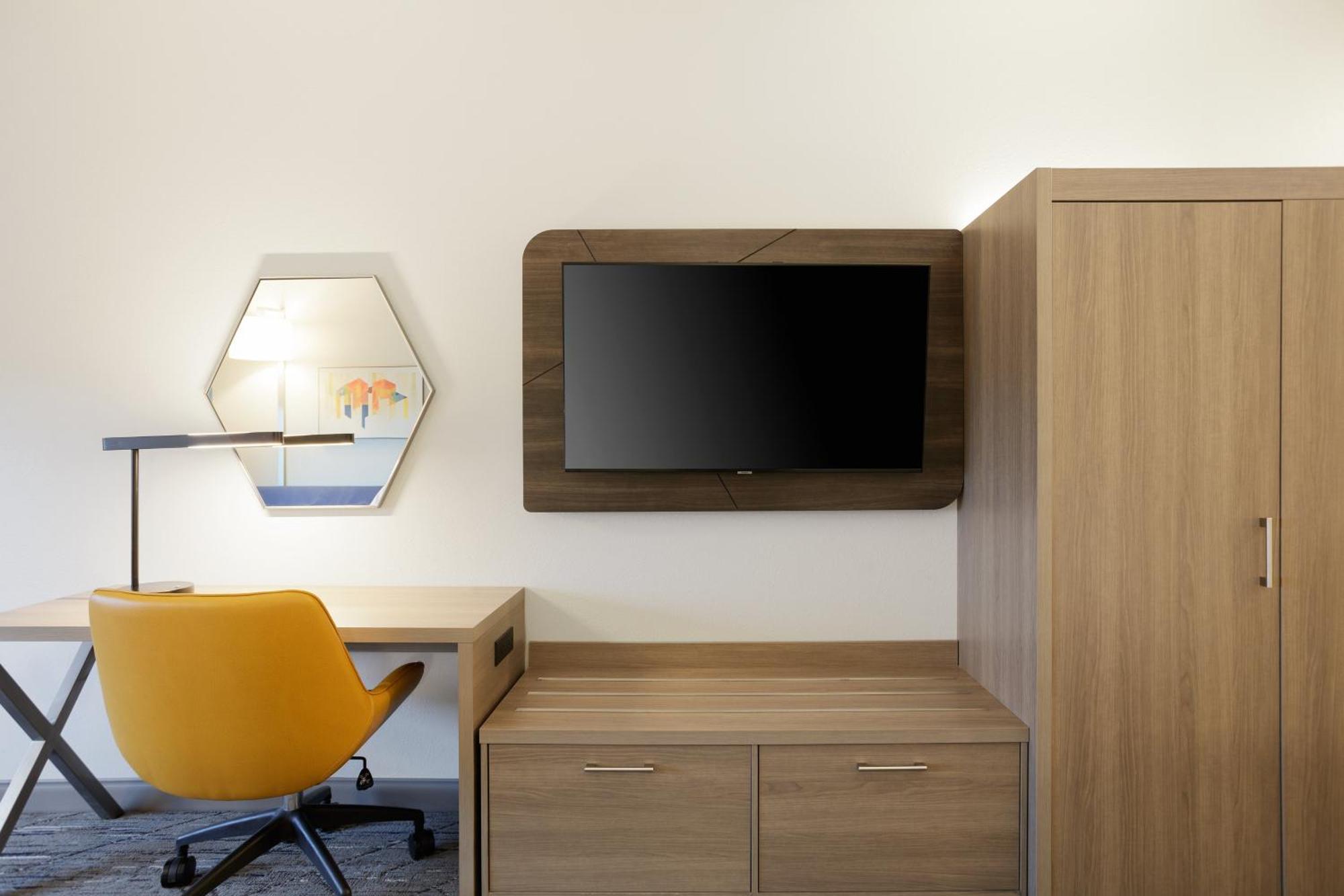 Holiday Inn Express Newton By Ihg Exteriér fotografie